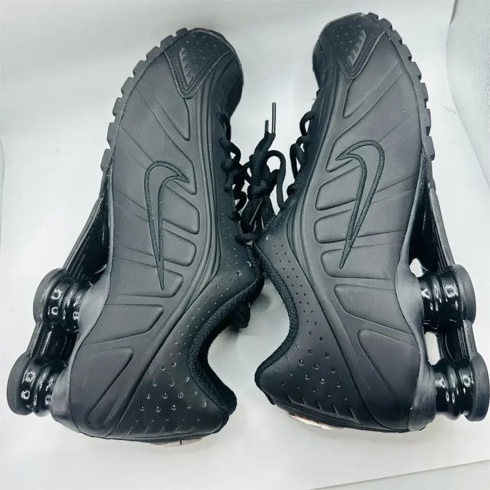 Nike Shox R4 Sneakers Triple Black Red Accents Athletic | Women's Size 10.5 US